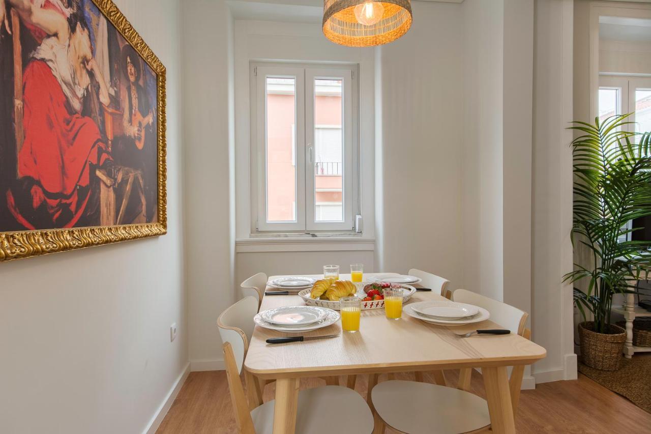 Charming Apartment For A Great Stay In Lisbona Esterno foto